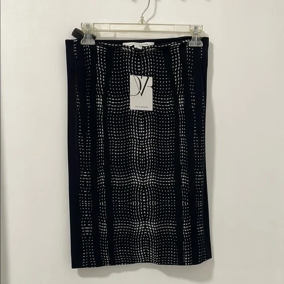 DIANE von FURSTENBERG Knee-Length Pencil Skirt - Picture 9 of 9